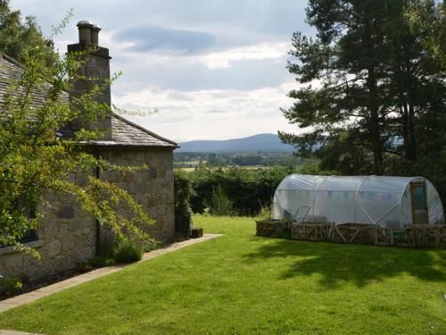 Wester Curr Cottage with private indoor swim pool and hot tub