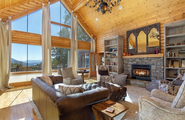 Westover Lodge | Luxury Log Cabin with Breathtaking Panoramic Mountain Views!
