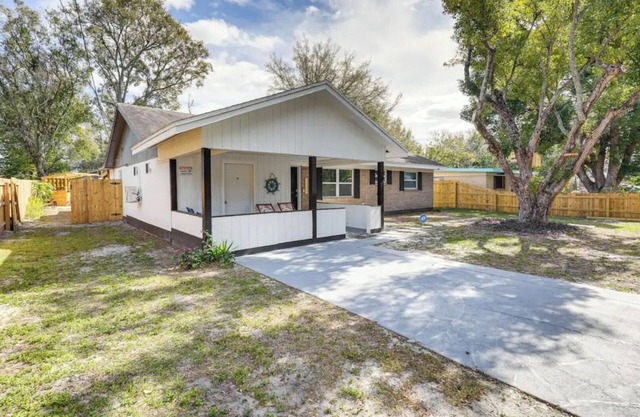 Westwood Cottage- 3 BDRM, Perfect for Families!