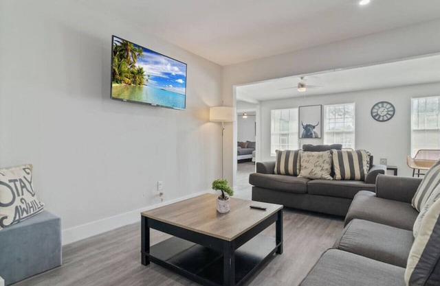 WeWelcome you to our 4 Bed 3 Full Bath Duplex