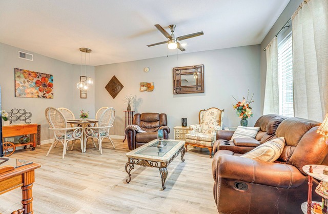 WFH Friendly, Pool Access: Houston Townhome!
