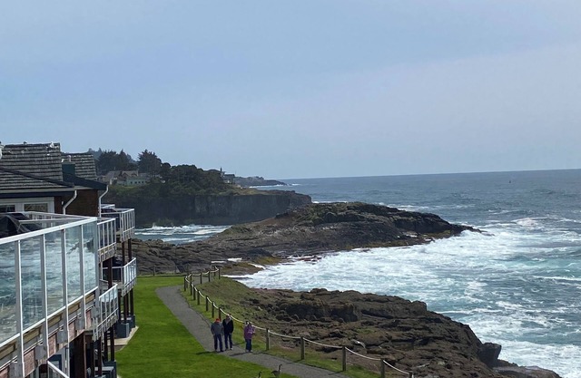 Whale Pointe H313 -Breathtaking Oceanfront Views-Depoe Bay, Oregon