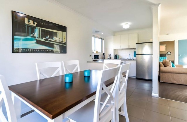 Whales, Penguins & Surf Escape - Beachley Bungalow 2 with WiFi