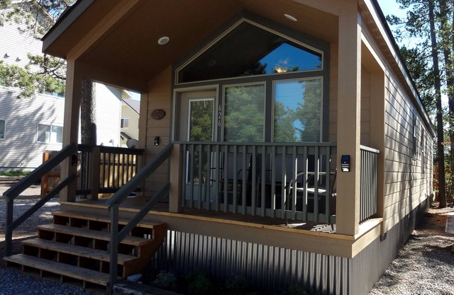 WHISKEY SPRINGS CABINS #2nComfortable lodging to explore Yellowstone