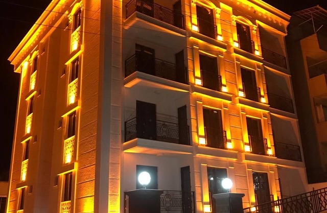 White Golden Suite Hotel