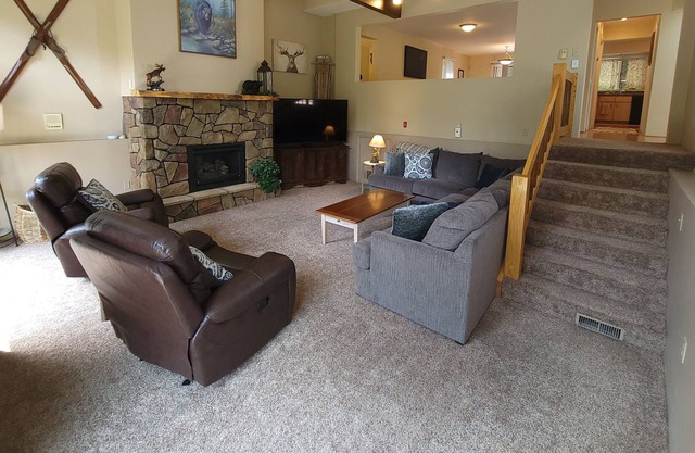 White Mountain 5 Bedroom+ House featuring 2 Master Suites