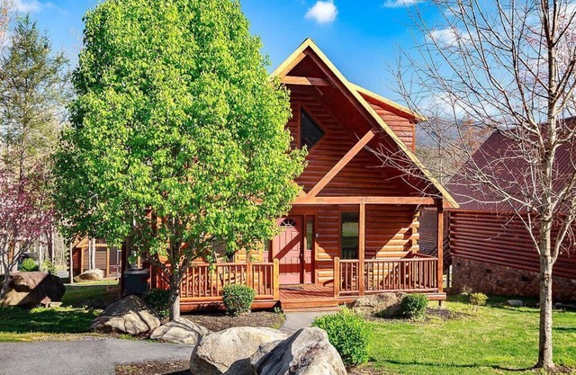 White Oak Getaway, Hot Tub, Sleeps 6, Resort Community.
