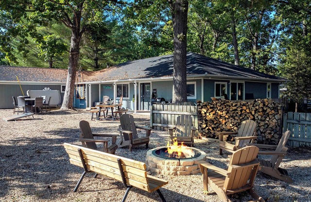White Oak Landing – Spacious 6 BDR w/Boat Slip!