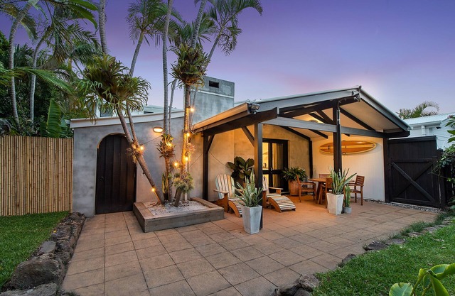 White Palms Surf Shack, 80m from the beach! Air-conditioned