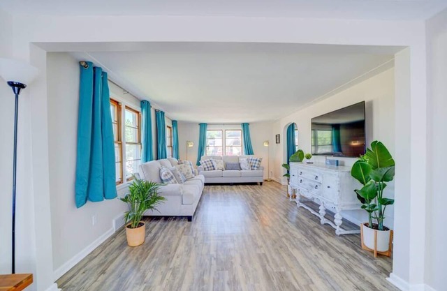 Whitehall Cottages Boutique Motel - Royal Suite