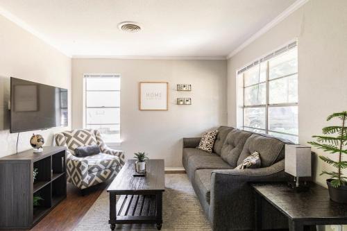 Whitesboros Hidden Gem Cozy Downtown Haven