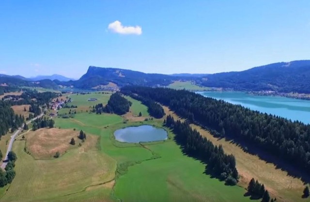 Whole house 2 self-contained apartments 5 beds 5 parking 3 lakes Vallée de Joux
