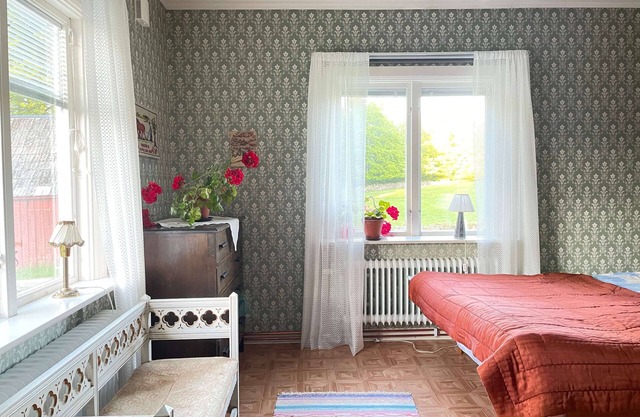 Whole house in idyllic farm setting