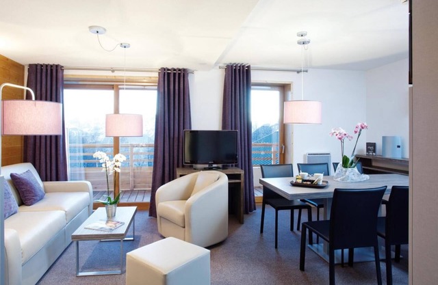 Wifi, 250m from resort center, fitness, swimming pool, hammam, balcony, tv, 55m², Alpe d'Huez