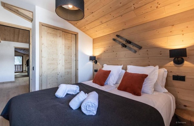 Wifi, view mountain, swimming pool, sauna, hammam, balcony, parking, ski locker, 76-101m²