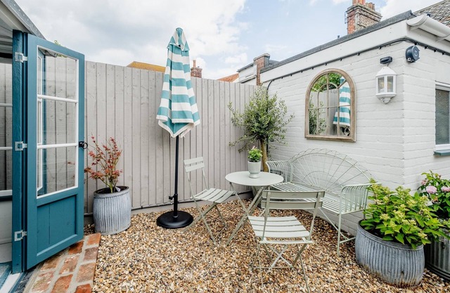 Wigeon Cottage - sleeps 4 guests in 2 bedrooms