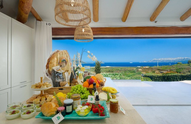 Willa Sole e Sole Mare with private pool an sea view in Golfo Aranci