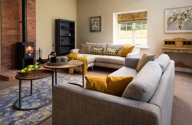 Willow Cottage - sleeping 6 guests in 3 bedrooms