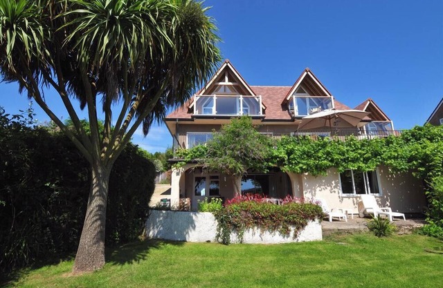 WILLOWS, pet friendly, country holiday cottage in Charmouth