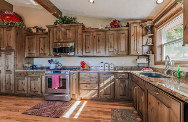 Wine & Wilderness: MTN Luxe Chalet/Hot Tub/Views!