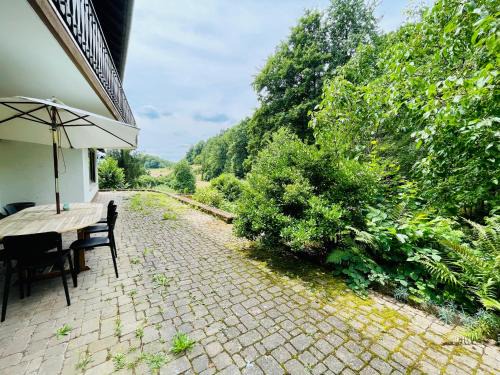 Wohnung im Landhaus - mit Terasse & Bachlauf