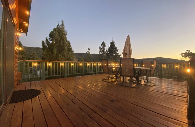 Wolf View Lodge - Air Conditioning, Close to Slopes, Views, Fireplace, Deck, BBQ