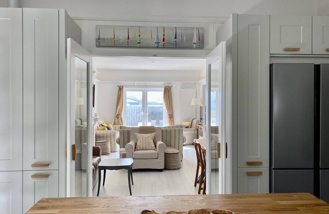 Wonderful home 2min walk to Beach on private beach road, close to West Wittering