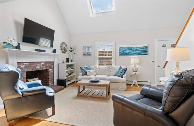 Wonderful dog friendly rental with access path to a private beach deeded at White's Pond!