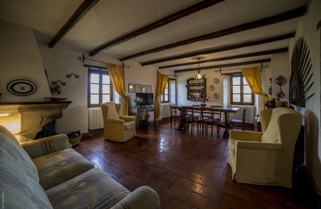 Wonderful Farmhouse Cà del Bosco in Lunigiana - Apartment Glicine