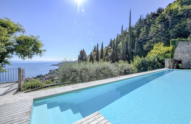 Wonderful house with private pool in Limonaia