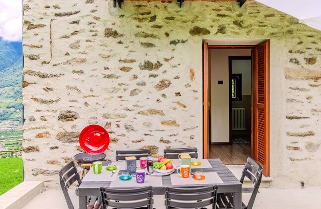 Wonderful private villa for 5 guests with WIFI, TV, balcony, pets allowed and parking