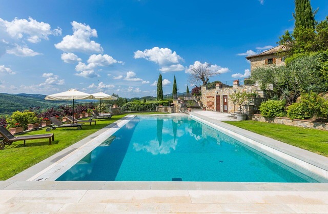 Wonderful private villa with A/C, WIFI, private pool, TV, pets allowed, panoramic view and parking