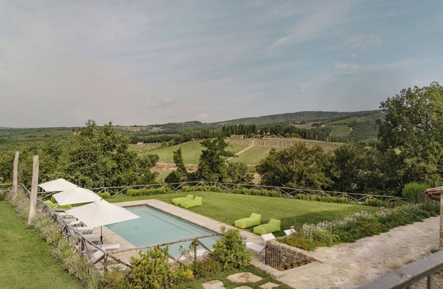 Wonderful private villa with WIFI, A/C, private pool and parking, close to Greve In Chianti