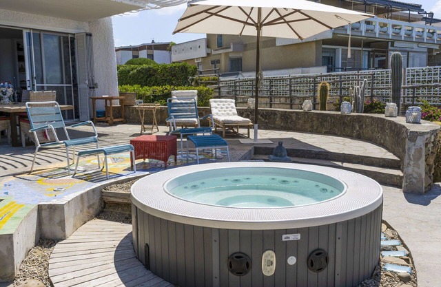 Wonderful private villa for 8 guests with A/C, hot tub, WIFI, TV, terrace, pets allowed and park.