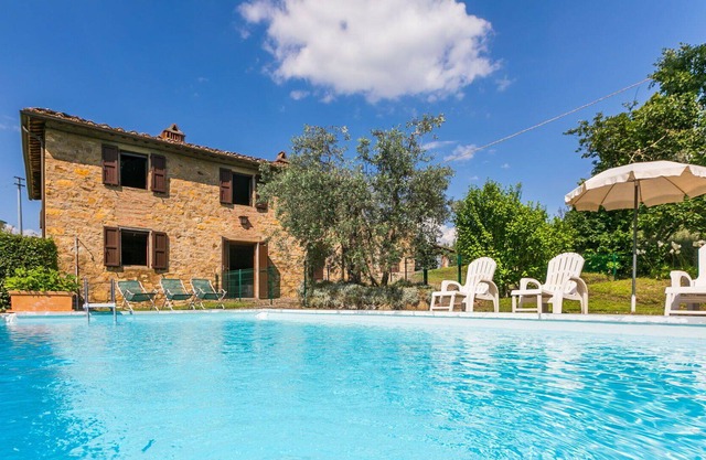 Wonderful private villa for 9 people with private pool, WIFI, TV, terrace, pets allowed and park...