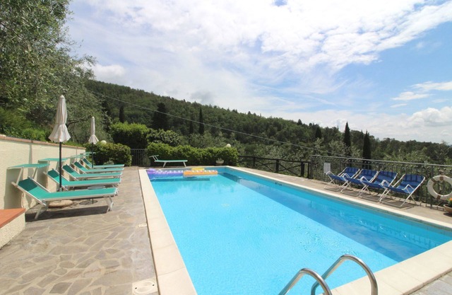 Wonderful private villa for 10 people with WIFI, private pool, TV and pets allowed, close to Are.