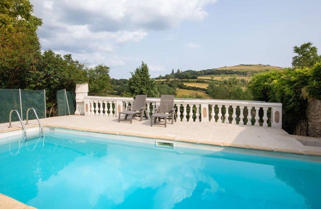 Wonderful private villa for 4 guests with private pool, WIFI, TV, patio, panoramic view and park.