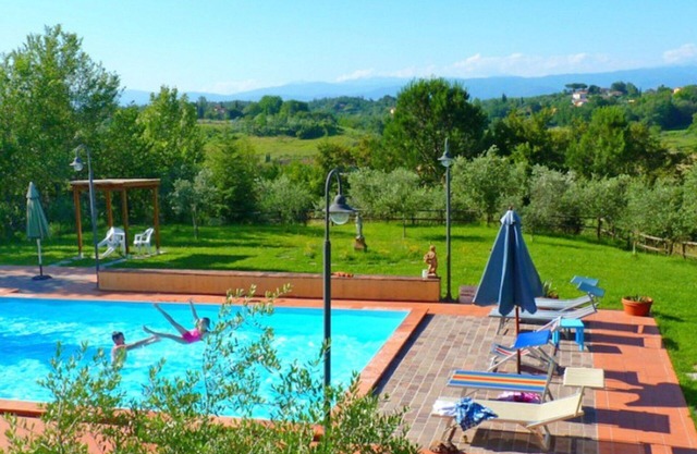 Wonderful private villa for 6 people with WIFI, A/C, pool, pets allowed, panoramic view and park.