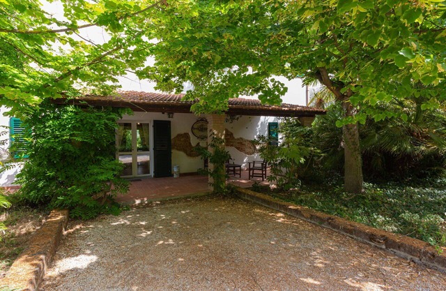 Wonderful private villa for 10 people with WIFI, private pool, TV, terrace, pets allowed and par.