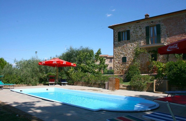 Wonderful private villa with private pool, WIFI, TV, balcony and parking, close to Montepulciano