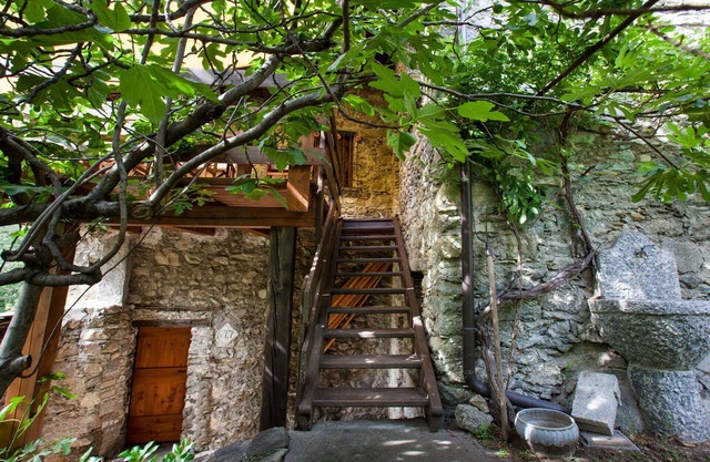 Wonderful private villa for 4 guests with hot tub, WIFI, terrace, pets allowed and parking