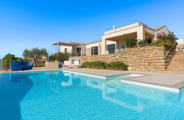 Wonderful private villa for 8 guests with WIFI, A/C, private pool, TV, terrace and panoramic view