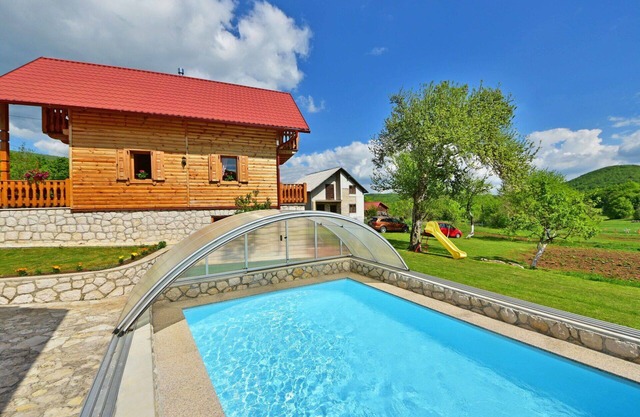 Wonderful private villa with pool, WIFI, TV, terrace, pets allowed, panoramic view and parking