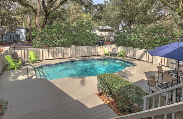 WONDERFUL SEA PINES HOME WITH PRIVATE POOL, MINUTES TO THE BEACH -5 Cotton Lane