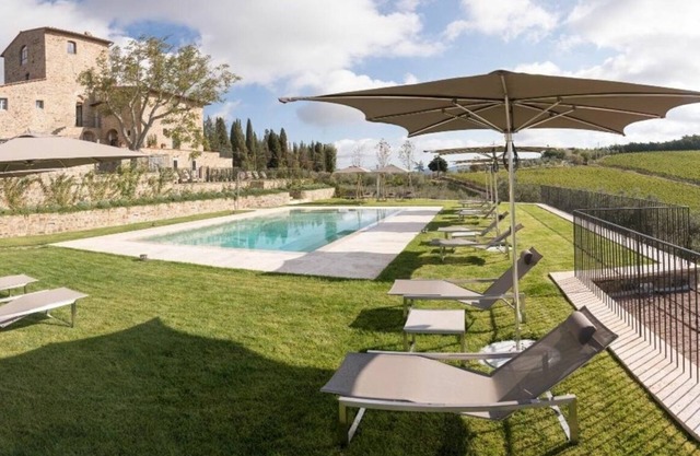 Wonderful villa with panoramic pool and spa, located in the Chianti Classico countryside, near G.