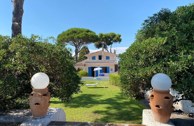 Wonderful Villa 70 meters from the beach in a residence for 8 people