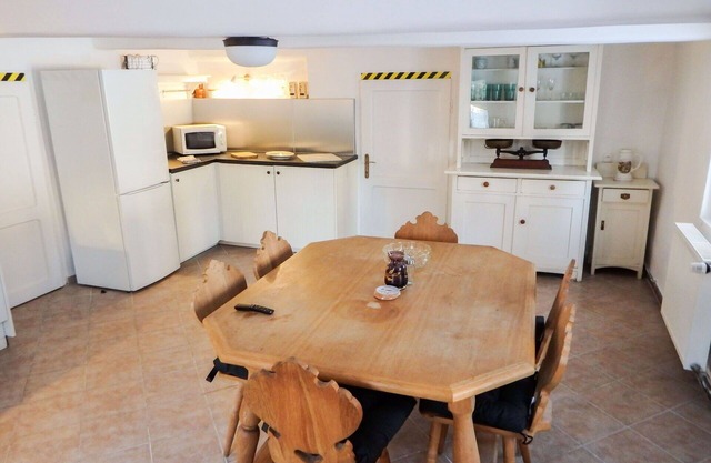 Wonderful villa for 6 guests with TV, patio, pets allowed and parking