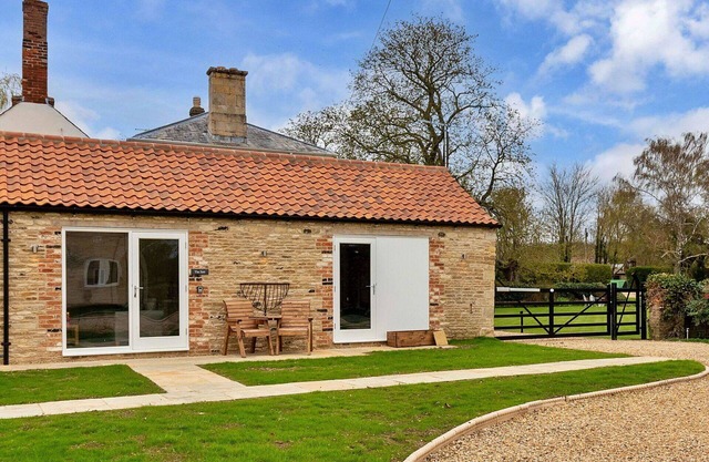 Wonderful villa for 2 guests with WIFI, terrace, pets allowed and parking