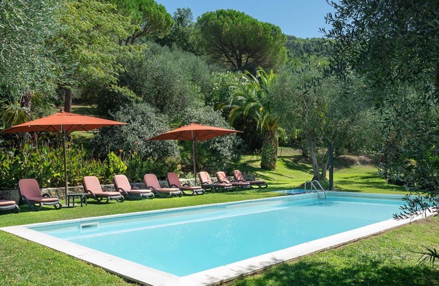 Wonderful villa with A/C, private pool, WIFI, TV, terrace, panoramic view, parking, close to Lucca