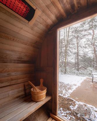 Wooded Circle - Barrel sauna, hot tub, fire pit